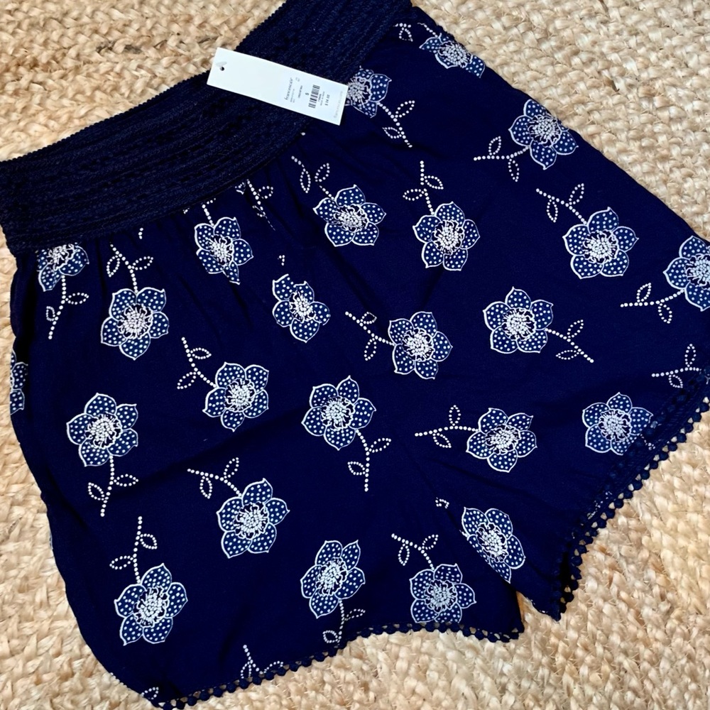 New Francesca’s Floral Print Shorts, Size S